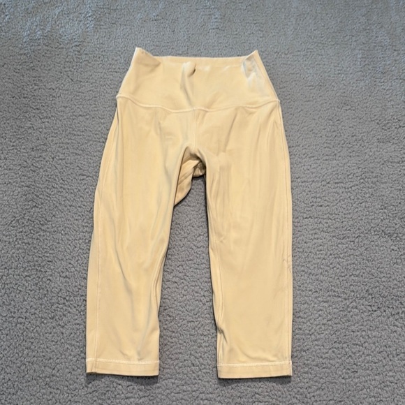 Lululemon Align High-Rise Crop 17"
Prosecco size 6 - Picture 1 of 6